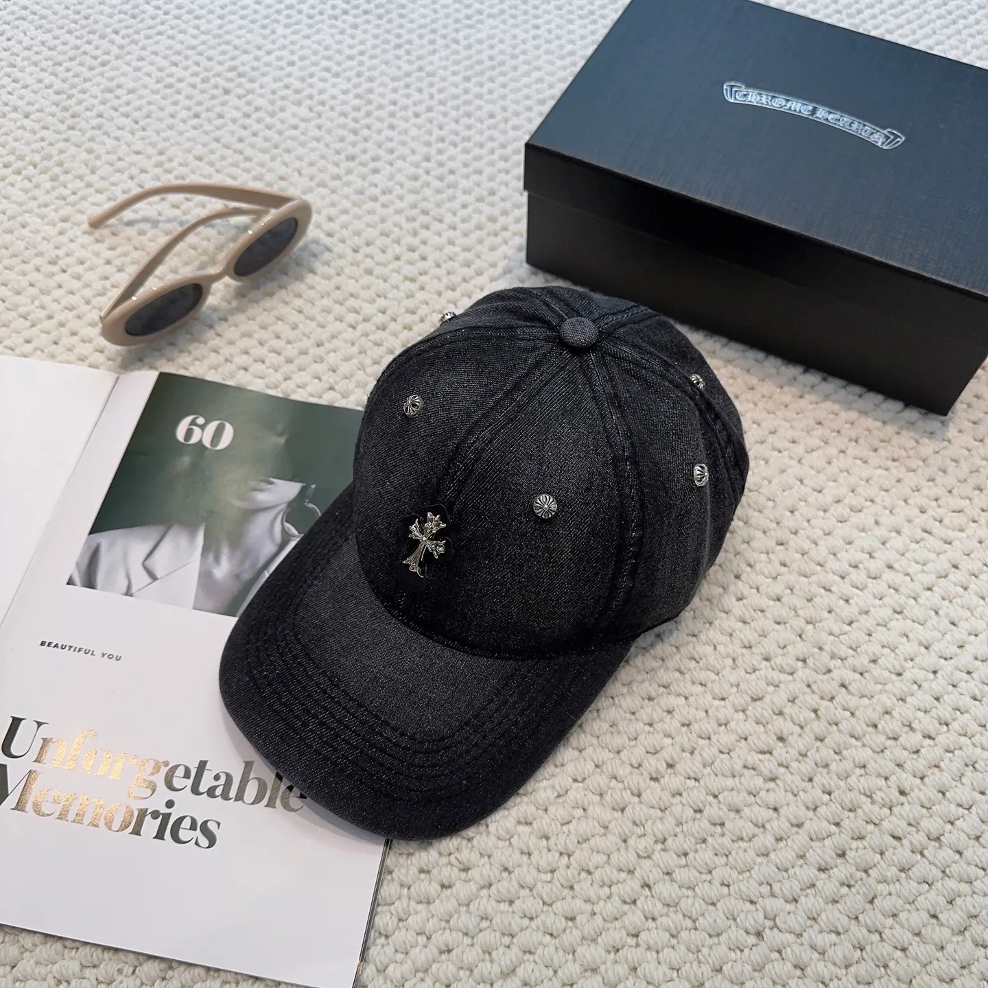 P60 Crow Heart 🆕🆕25 new washed denim baseball cap, personalized fashion classic cross logo, casual with a cool feeling, unisex style, same style for men and women! Very easy to match! Head circumference: 56-58cm is available